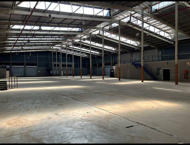 5,822M² WAREHOUSE TO LET IN KELVIN
